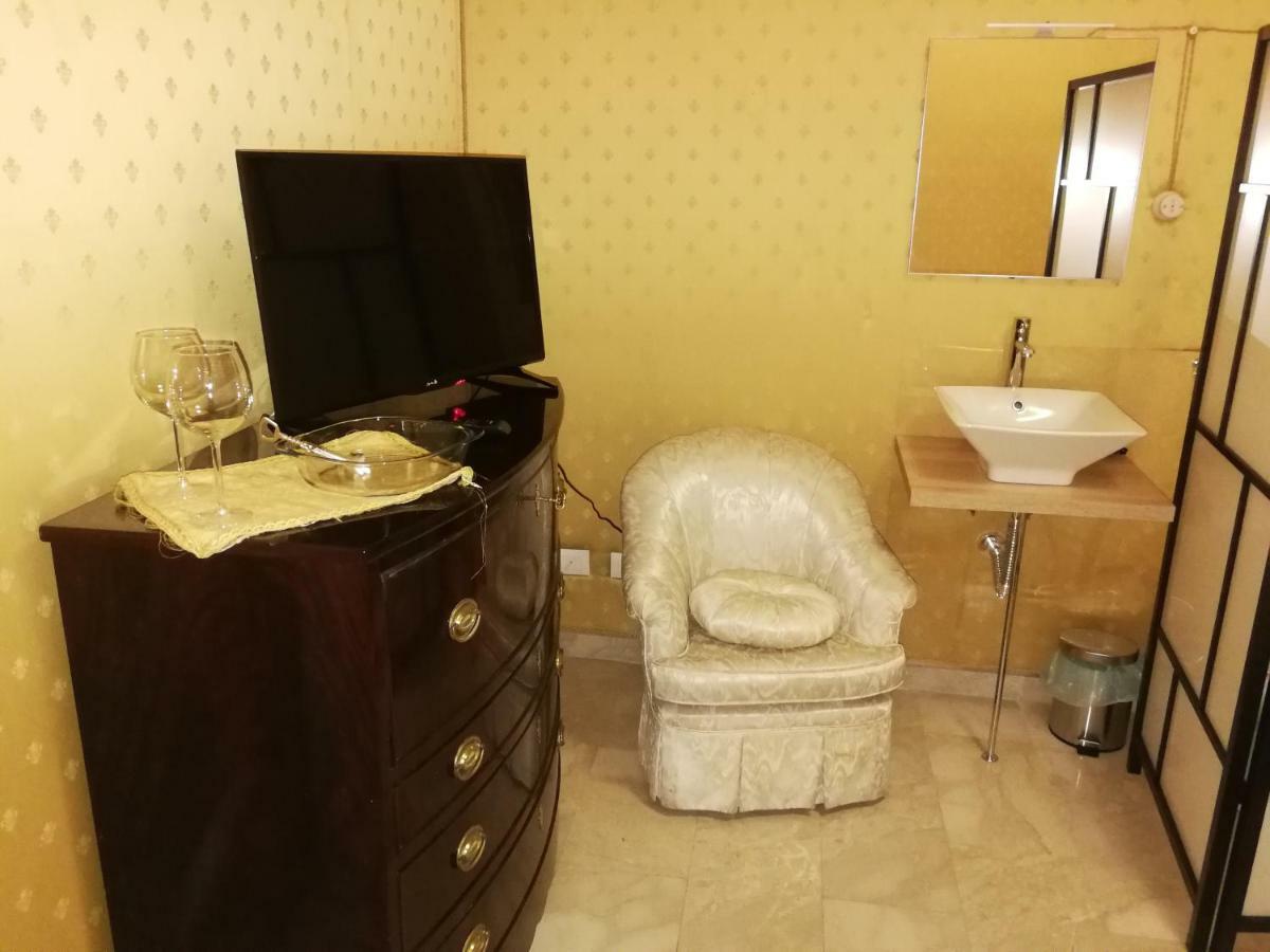 Attico Luxury Etnea Hotel Catania Bagian luar foto